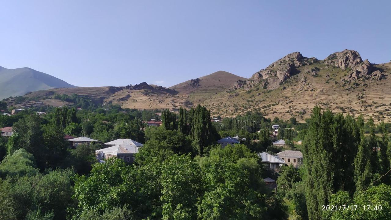 Verishen Guest House B&B Ґоріс Екстер'єр фото
