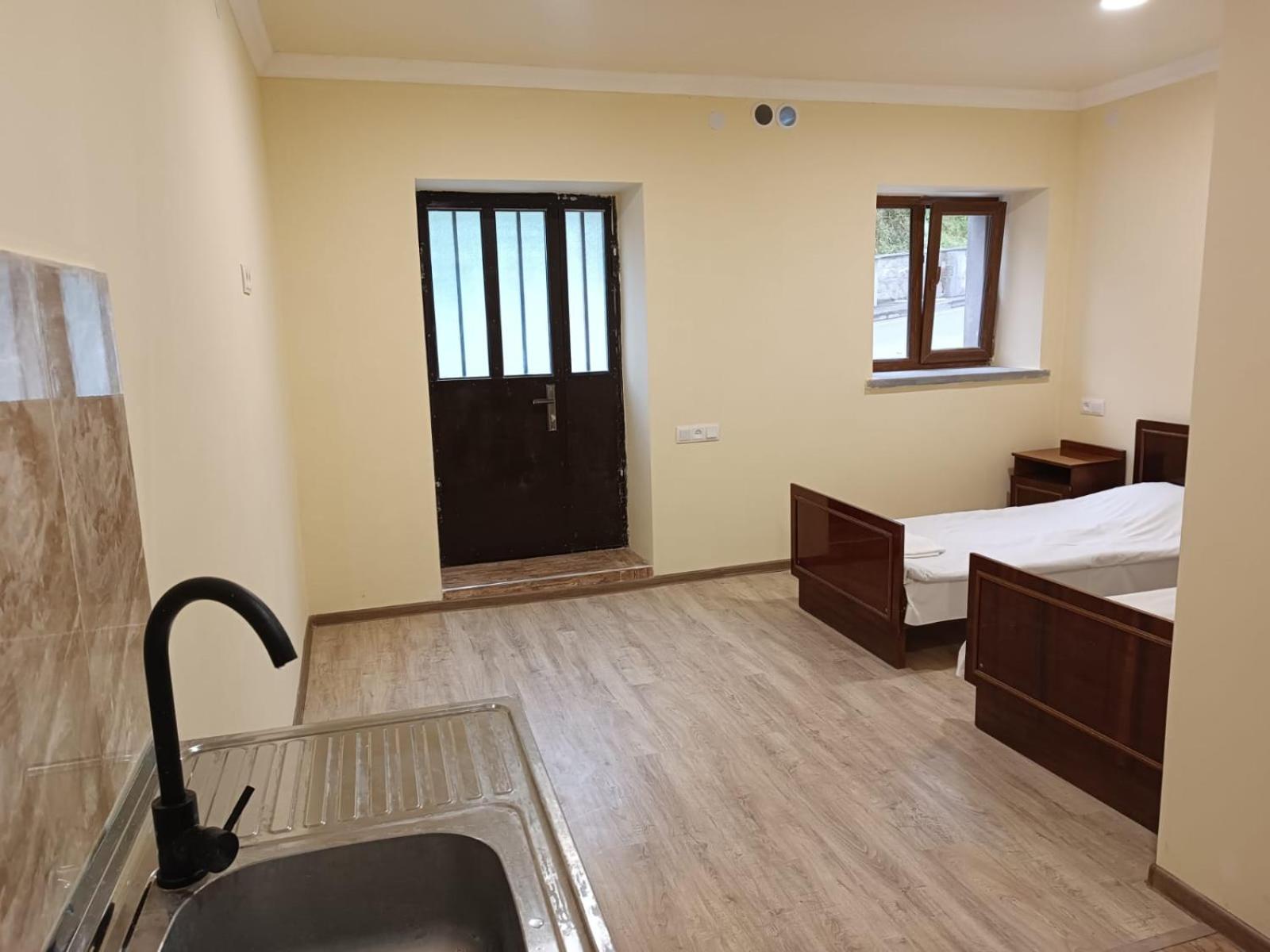 Verishen Guest House B&B Ґоріс Екстер'єр фото
