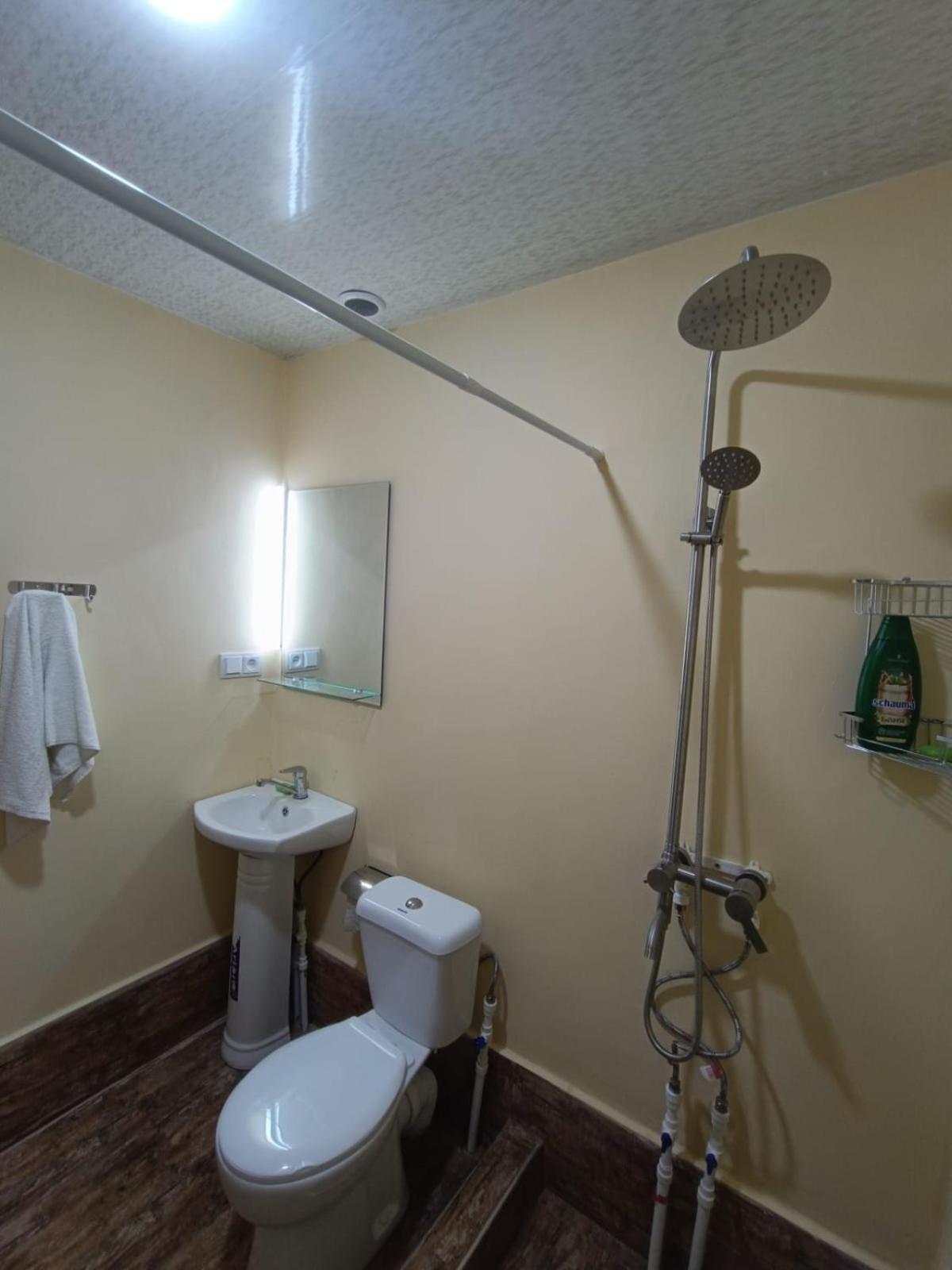 Verishen Guest House B&B Ґоріс Екстер'єр фото