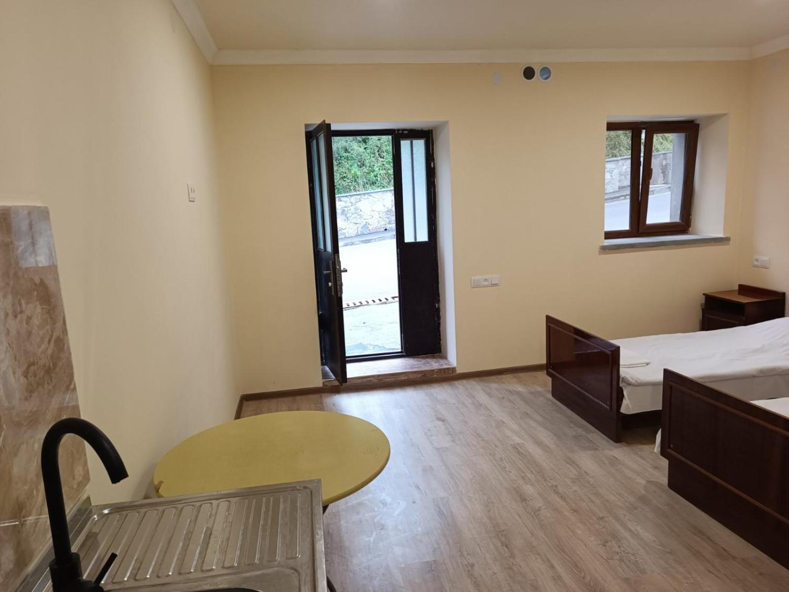 Verishen Guest House B&B Ґоріс Екстер'єр фото