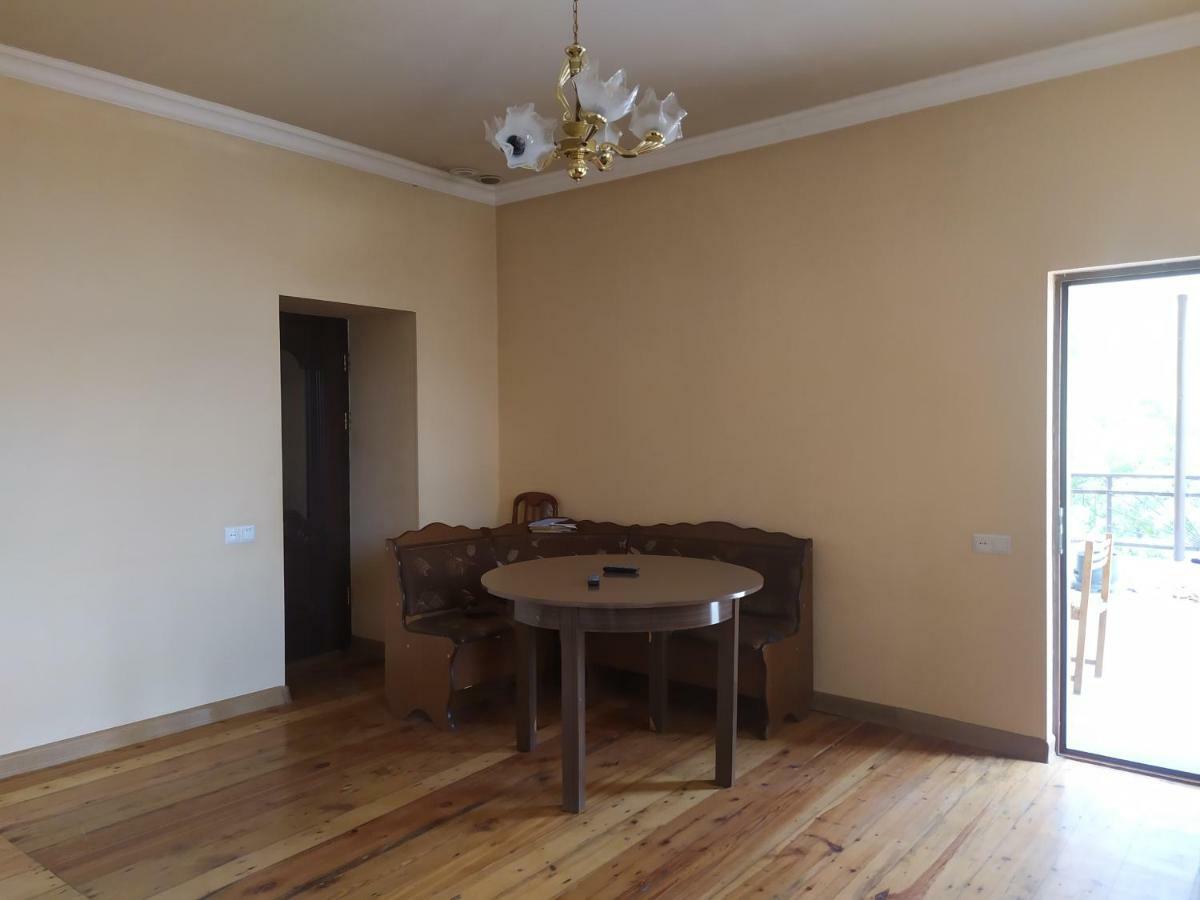 Verishen Guest House B&B Ґоріс Екстер'єр фото