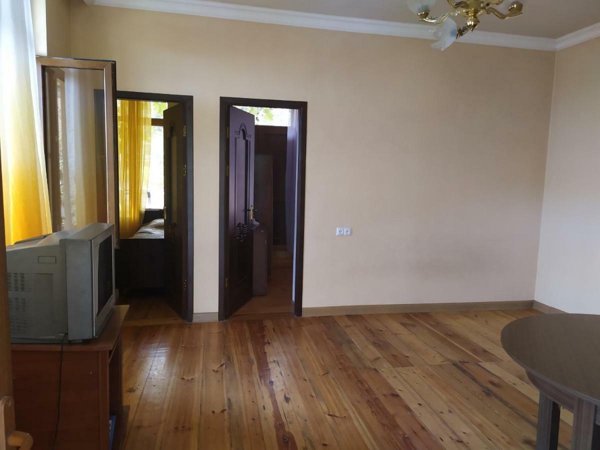 Verishen Guest House B&B Ґоріс Екстер'єр фото