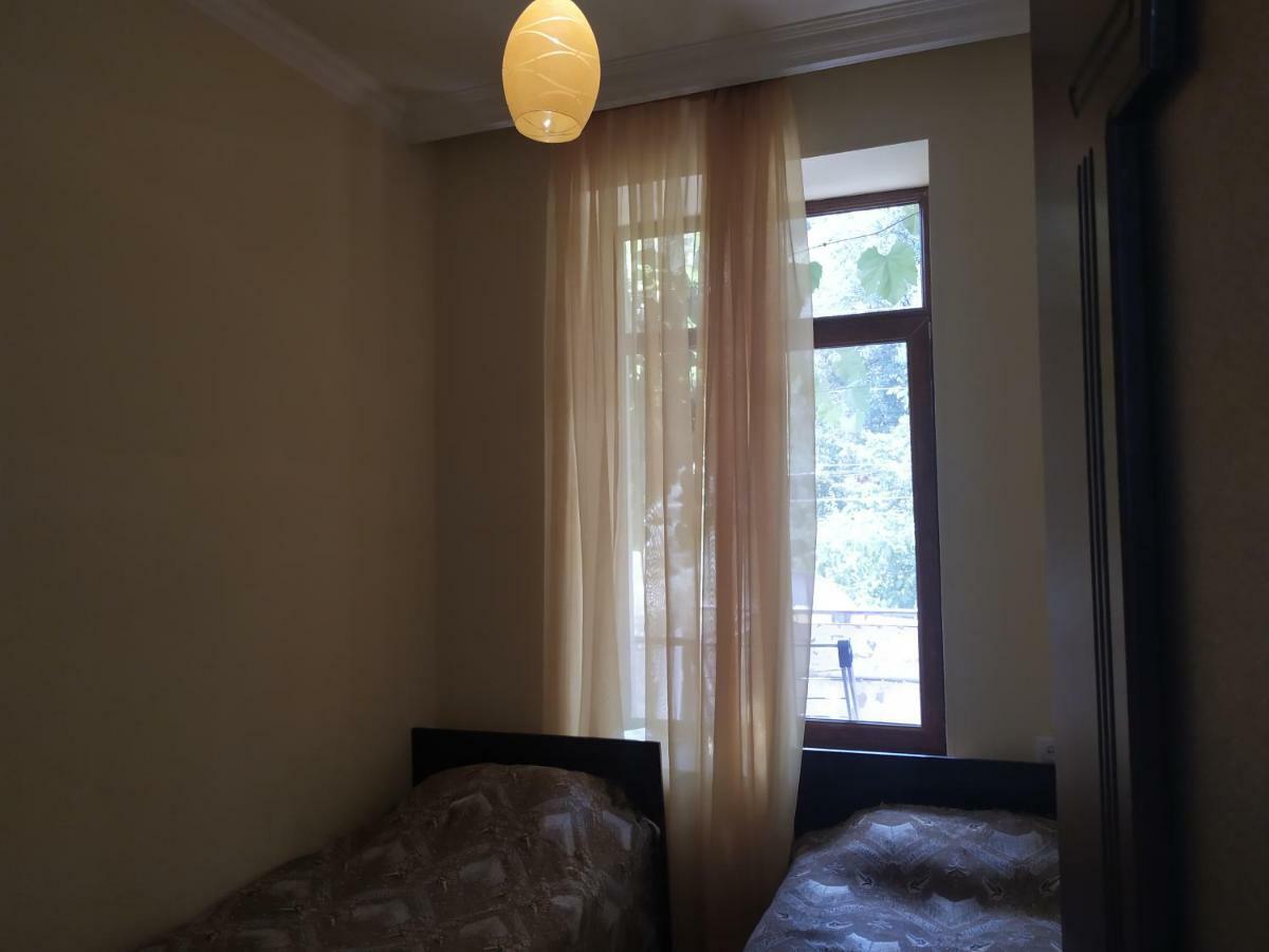 Verishen Guest House B&B Ґоріс Екстер'єр фото