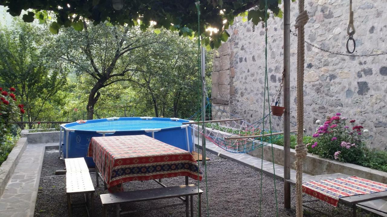 Verishen Guest House B&B Ґоріс Екстер'єр фото